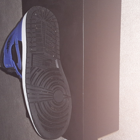 Jordan 1 mids  Royal Blue - Picture 7 of 8